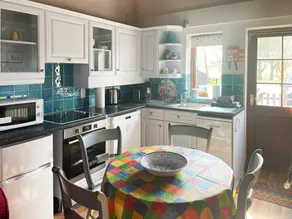 Cottage with pool, barbecue & garden - Image 3