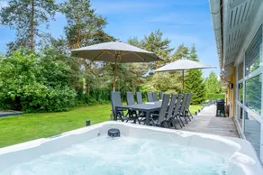 Family-oriented house with sauna, hot tub & private pool | Pet-friendly - Image 3