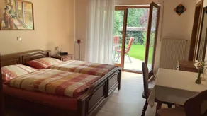 Children-friendly wonderful apartment with barbecue, terrace & garden | Garden view - Image 3