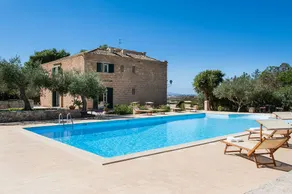 Villa with garden, barbeque & terrace - Image 3