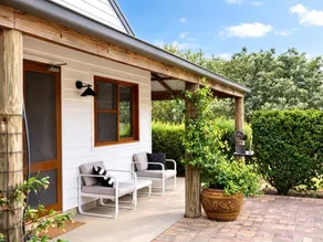 Shawwood Cottage Luxury Mudgee Farm Accommodation with spectacular sunsets and sweeping views to the hills and town, close to town in the midst of popular cellar doors. - Image 4