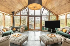 Lodge with garden - Image 2