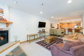 Agréable appartement en copropriété entièrement équipé avec sauna, piscine chauffée et jacuzzi | Vue montagne - Image 2