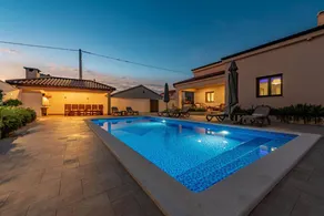 Villa with garden, barbeque & private pool | Mountain view - Image 2