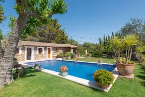 Villa with terrace, private pool & garden - Image 2