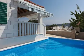 Villa with terrace, pool & barbeque | Mountain view | Pets allowed - Image 2