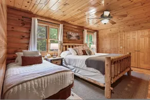 Lakeside Lodge-sleeps 14 I Firepit Kayak Bikes - Image 4