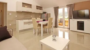 Flat with BBQ & pool - Image 4