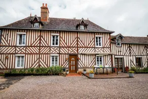 Maison d'hôtes avec jardin et terrasse | Vue jardin - Image 5