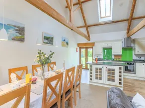 Family-friendly cottage with BBQ, garden & pool - Image 5