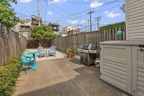 Fells Point Fenced in Yard Weber Gas Grill - Image 4