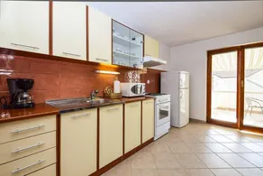 Holiday apartment with BBQ & terrace - Image 5