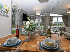 Cottage with garden & hot tub - Image 5