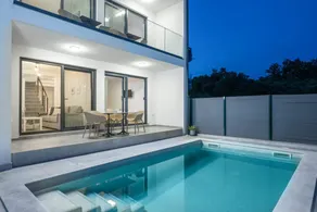Familienorientierte schöne Villa mit Garten, privatem Pool und Terrasse | Panoramablick - Image 3