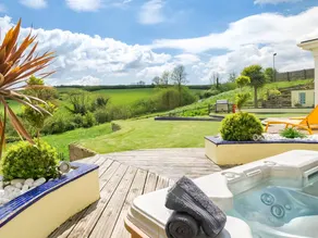 Cottage with barbeque, hot tub & garden - Image 5