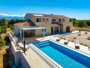 Villa with terrace, BBQ & pool - Image 4