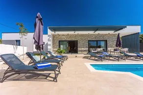 Casa Mia Luxury villa with heated swimming pool with jacuzzi - Image 3