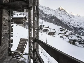 Holiday home with terrace, barbecue & hot tub | Mountain view | Close to the ski - Image 3