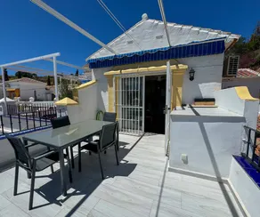 Appartement de vacances avec terrasse, piscine et internet haut débit | Vue plage | Parfait pour le travail à distance - Image 4
