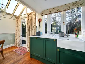 Weiträumiges Ferienhaus mit 2 Zimmern für 4 Personen - Image 2