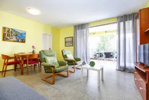 Apartment mit Pool, Terrasse und Garten - Image 3