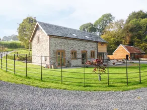Family-friendly pleasant cottage with hot tub, barbeque & garden - Image 2
