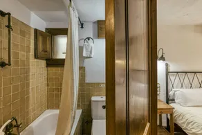 Chambre chez l'habitant avec internet haut débit, terrasse et piscine | Vue jardin - Image 5