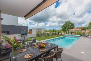 Villa with hot tub - Image 4