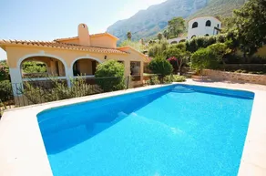 Villa with barbeque, terrace & garden | City view - Image 3