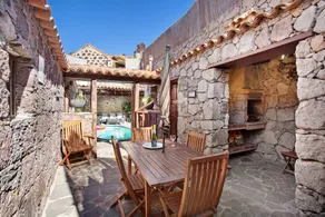 Ferienhaus mit privatem Pool und Terrasse | Bergblick | Perfekt für die Arbeit von Zuhause - Image 2
