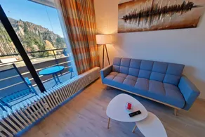 Apartment with pool, garden & sauna | Mountain view - Image 2