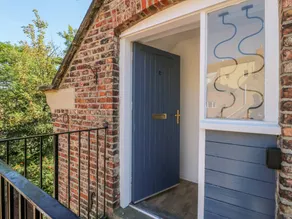 Cottage with garden - Image 2