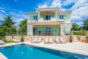 Family-oriented villa with terrace, garden & pool - Image 2