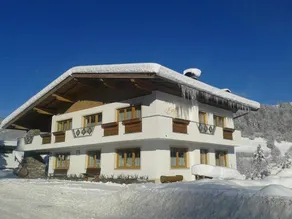 Apartment with terrace - Image 2