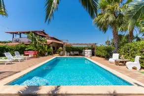 House with terrace, garden & BBQ | Garden view - Image 2
