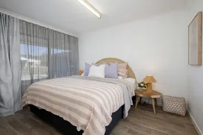 Chic Picturesque Vacation Rental Next to the Coast in Bateau Bay, New South Wales - Image 4