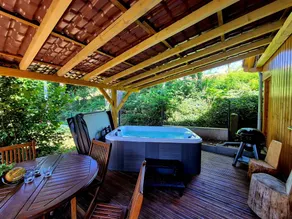 Chalet with hot tub, garden & BBQ | Mountain view - Image 2