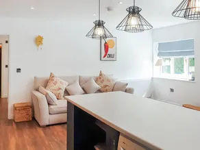 Top House - Uk50644 - Image 3
