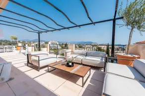 Fully equipped holiday apartment with terrace, barbeque & pool - Image 2