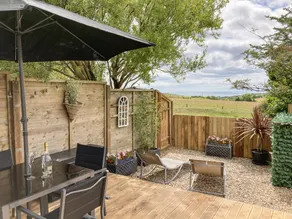 Pleasant cottage with hot tub & garden | Dogs allowed - Image 2