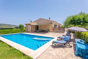 Child-friendly villa with terrace, garden & BBQ - Image 2