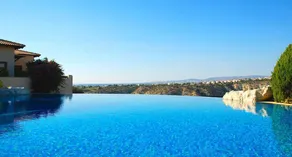 Spaziosa villa accogliente e familiare con piscina, terrazza e griglia | Vista sul campo da golf | Ideale per il telelavoro - Image 5