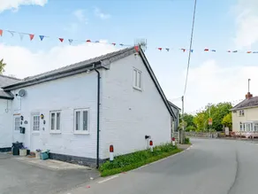 Cottage with terrace & garden - Image 2