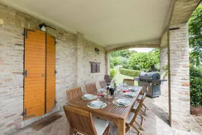 Villa with BBQ, terrace & garden - Image 4