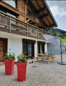Chalet with garden, BBQ & terrace | Mountain view - Image 3
