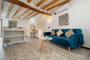 Holiday Home 'El Racó De Les Escales' with Balcony, Wi-Fi and Air Conditioning - Image 5
