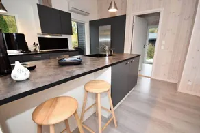 Fully equipped holiday home with garden & terrace - Image 3