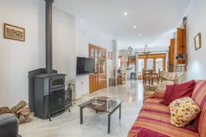 House with terrace & fast internet | City view - Image 2