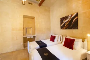 Spacious Villa with Private Pool and Family-Friendly Amenities - Image 2
