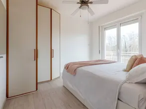 Apartment with garden - Image 4